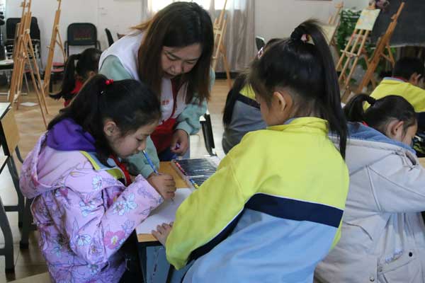 西盟 舞蹈輔導(dǎo)志愿服務(wù)點(diǎn)亮群眾文化生活